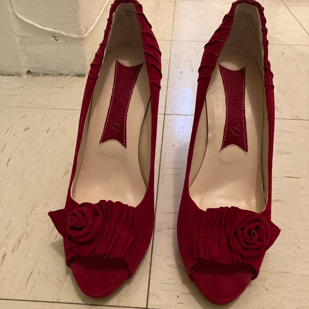 Suede Pumps